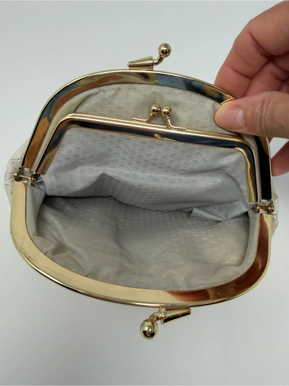 Vintage Eel Skin Cream Pleated Kiss-Lock Wallet Coin Clutch